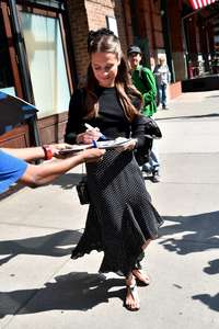 Alicia-Vikander--Greets-Her-Fans-in-Manhattan--19.jpg