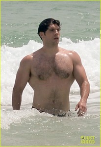 henry-cavill-shirtless-swim-in-miami-02.JPG
