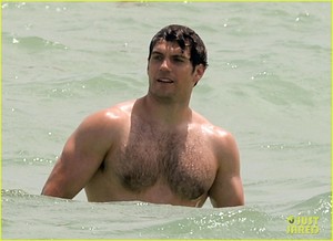 henry-cavill-shirtless-swim-in-miami-03.JPG
