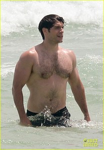 henry-cavill-shirtless-swim-in-miami-06.JPG