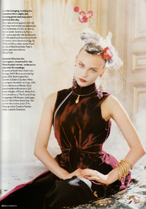Vogue UK October 1994 photo Pamela Hanson 02.jpg