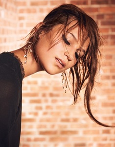 Porter 17 Winter 2016 - 06.jpg