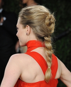 Amanda-Seyfried-bunbraid-hybrid-almost-dead-ringer.jpg