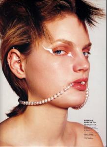 Guinevere-Van-Seenus-by-Donna-Trope-for-Vogue-Nippon-May-2001-2-743x1024.jpg