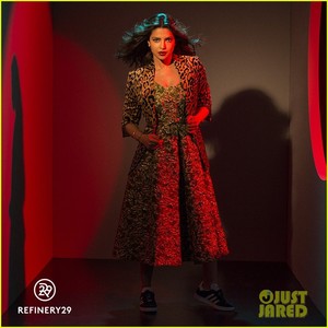 priyanka-chopra-refinery29-photo-shoot-04.jpg