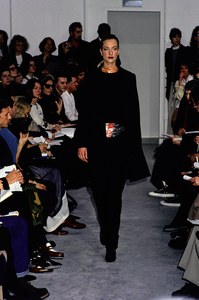 HELMUT-LANG-FALL-1994-RTW-08-TATJANA-PATITZ.jpg