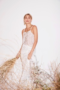 Hailey-Baldwin-Sass-Bide-Resort-2017-Campaign17.jpg