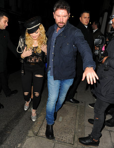 madonna271016ZNimage2.jpg