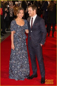 michael-fassbender-alicia-vikander-light-between-oceans-premiere-04.jpg