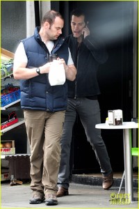 henry-cavill-grabs-coffee-london-05.jpg