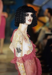 JOHN-GALLIANO-FALL-1997-RTW-085.jpg