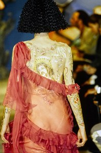 JOHN-GALLIANO-FALL-1997-RTW-088.jpg