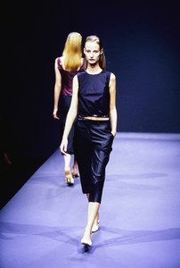 PRADA-SPRING-1998-RTW-27-ESTHER-DE-JONG-CN10033146.jpg