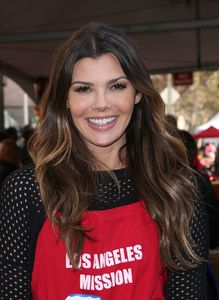 ali-landry-la-mission-s-thanksgiving-dinner-in-los-angeles-11-23-2016-1.jpg