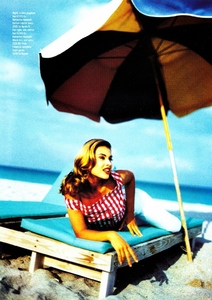 elle_uk_august_1992_4.jpg