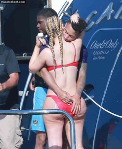 iggy_azalea_bikini_0004.jpg