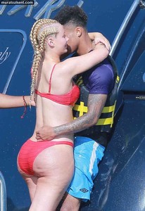 iggy_azalea_bikini_0006.jpg