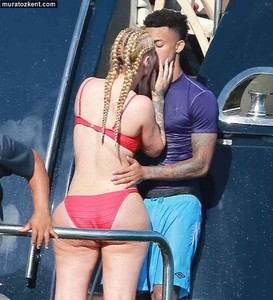 iggy_azalea_bikini_0008.jpg