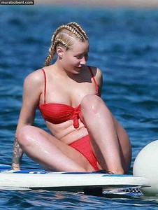 iggy_azalea_bikini_0012.jpg