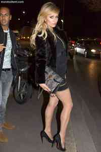 paris_hilton_bacaksov_leggy_0004.jpg