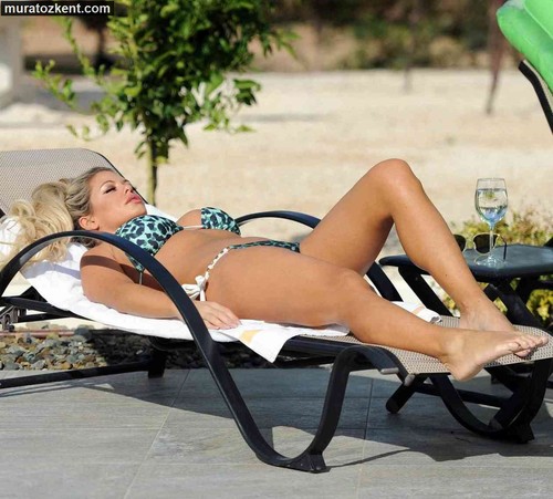 bianca_gascoigne_bikini_0013.jpg