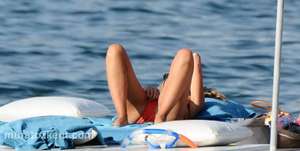 hadise_bikini_0001.jpg