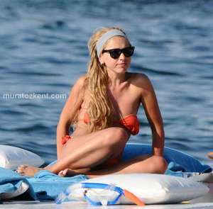 hadise_bikini_0005.jpg