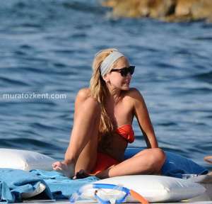 hadise_bikini_0007.jpg