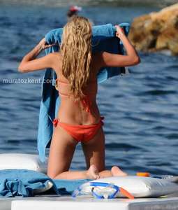 hadise_bikini_0008.jpg