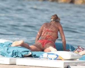 hadise_bikini_0015.jpg