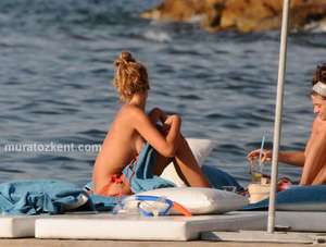 hadise_bikini_0016.jpg