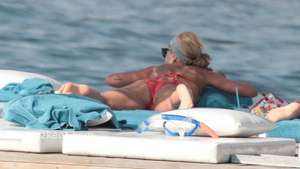 hadise_bikini_0018.jpg