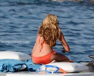 hadise_bikini_0020.jpg