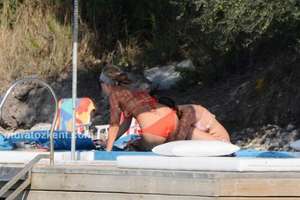 hadise_bikini_0021.jpg