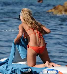 hadise_bikini_0025.jpg