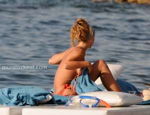 hadise_bikini_0029.jpg