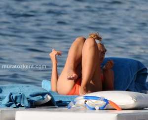 hadise_bikini_0031.jpg
