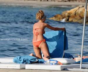hadise_bikini_0034.jpg