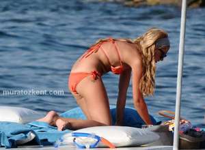 hadise_bikini_0037.jpg