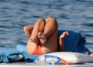 hadise_bikini_0039.jpg