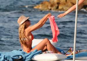 hadise_bikini_0041.jpg