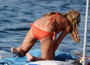 hadise_bikini_0047.jpg