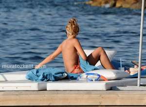 hadise_bikini_0051.jpg