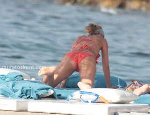 hadise_bikini_0055.jpg