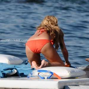 hadise_bikini_0057.jpg