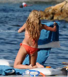 hadise_bikini_0059.jpg