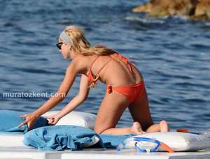 hadise_bikini_0060.jpg