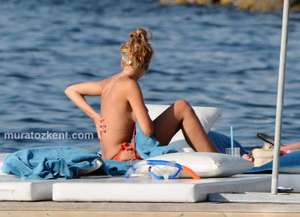 hadise_bikini_0062.jpg