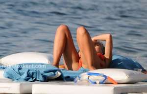 hadise_bikini_0069.jpg