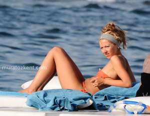 hadise_bikini_0070.jpg